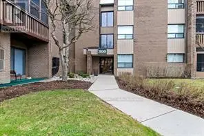 Apartment at 214 - 300 EVERGLADE CRESCENT, London North