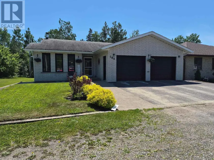 Detached at 104 CENTENNIAL DRIVE, Schreiber