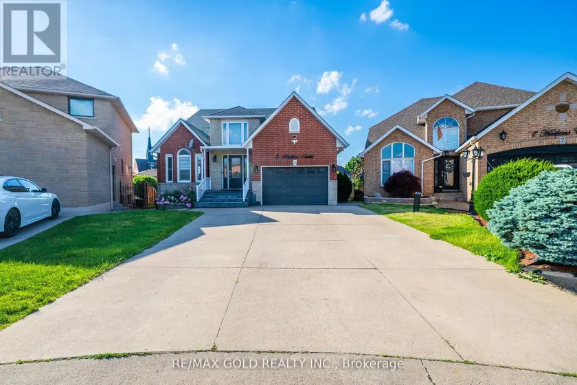 Detached at 3 HASKINS COURT, Hamilton