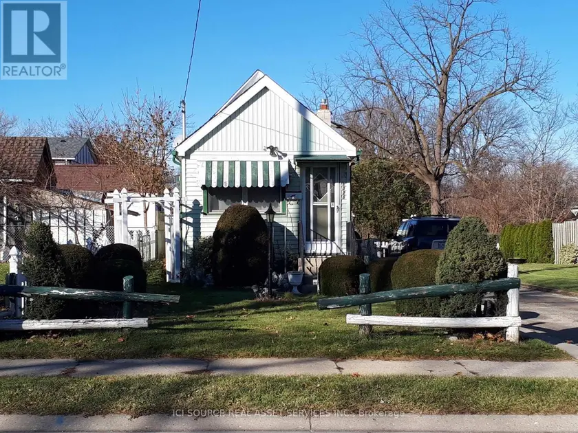 Detached at 1026 YORK STREET, London East (East M)