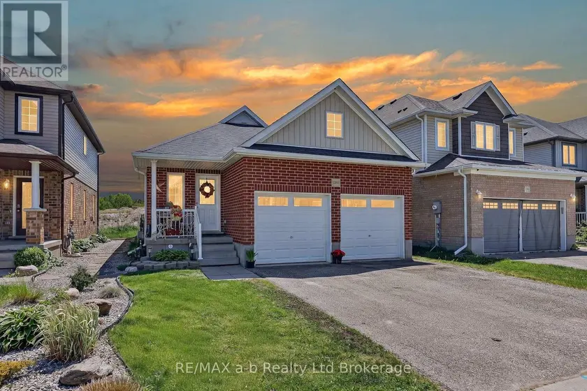 Detached at 1380 CAEN AVENUE, Woodstock