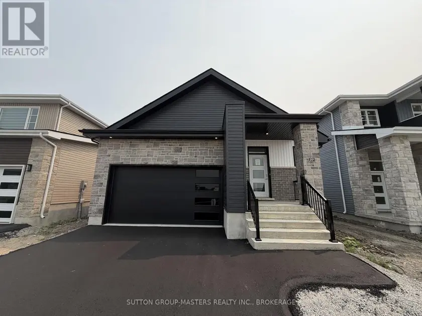 Detached at 251 PRATT DRIVE, Loyalist