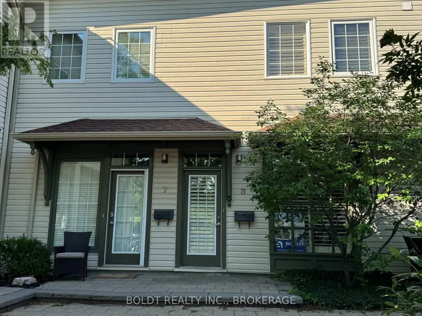 Townhouse at 8 - 49 ONTARIO STREET, Grimsby
