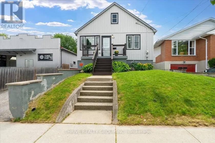 Detached at 37 EMERY STREET W, London South