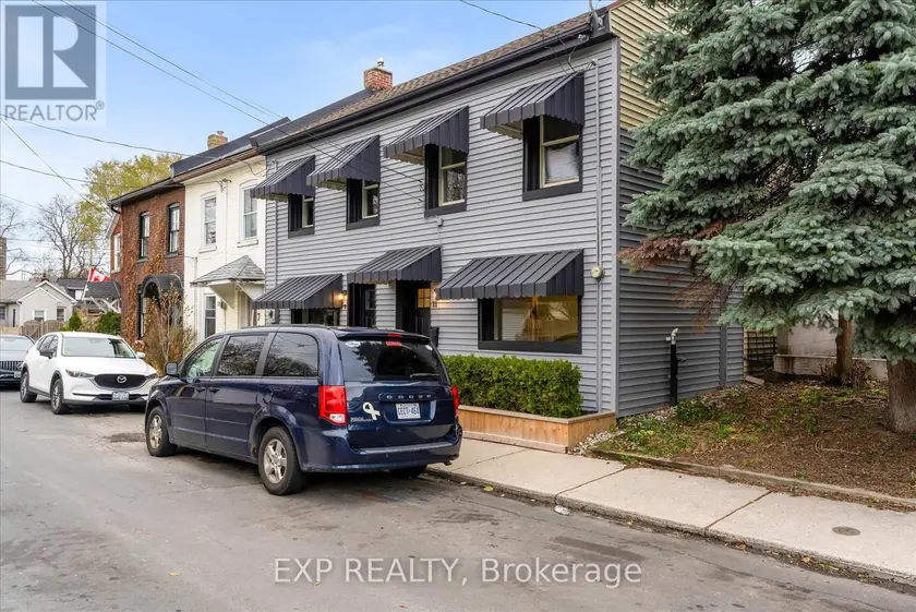 Townhouse at 11 FORD STREET, Hamilton