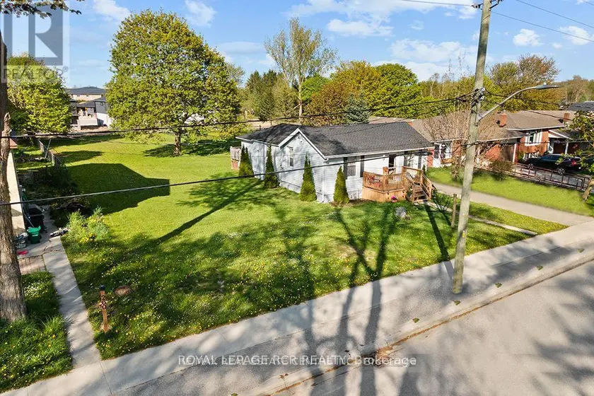 Detached at 240 EGREMONT STREET N, Wellington North