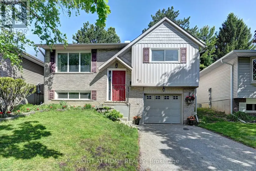 Detached at 92 PINEMEADOW CRESCENT, Waterloo