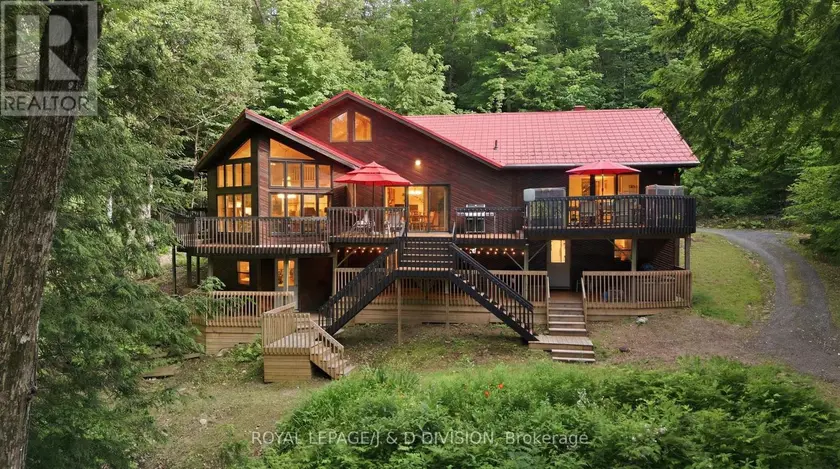 Detached at 186 BLACKSTONE LAKE, The Archipelago