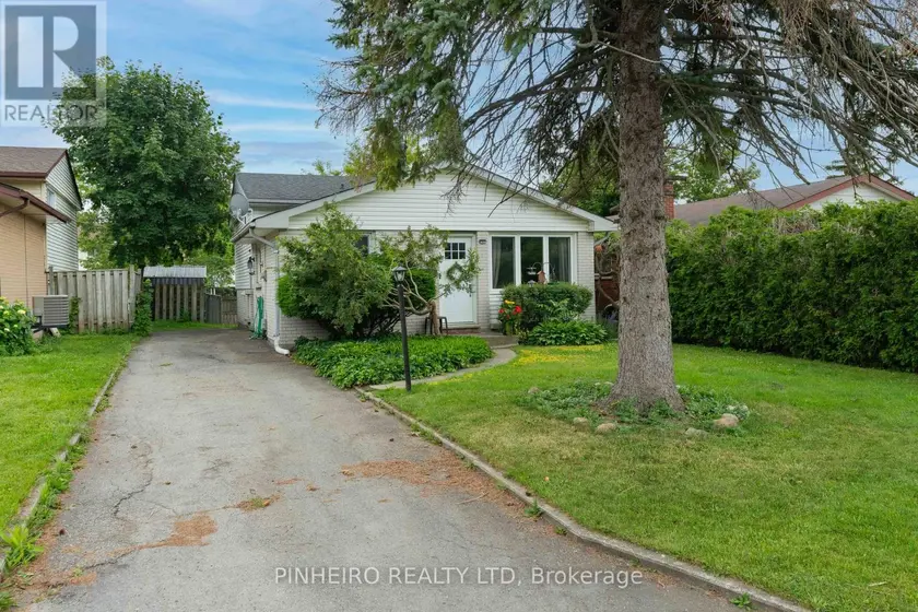 Detached at 15 VILLENEUVE CRESCENT, London East