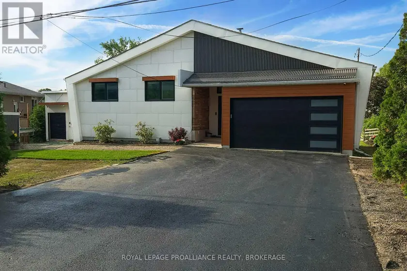 Detached at 25 WILLOWBANK ROAD E, Gananoque
