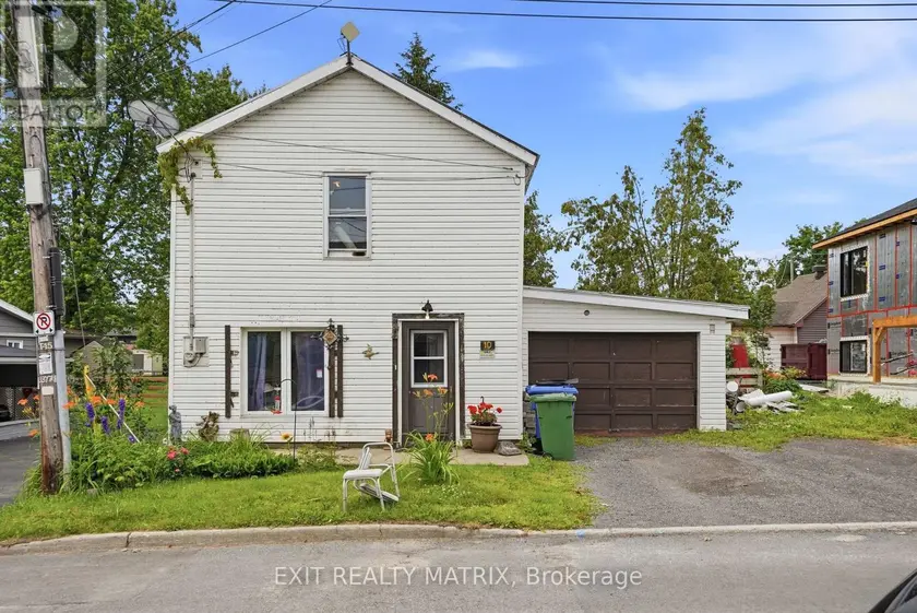 Detached at 10 PETER STREET, Champlain
