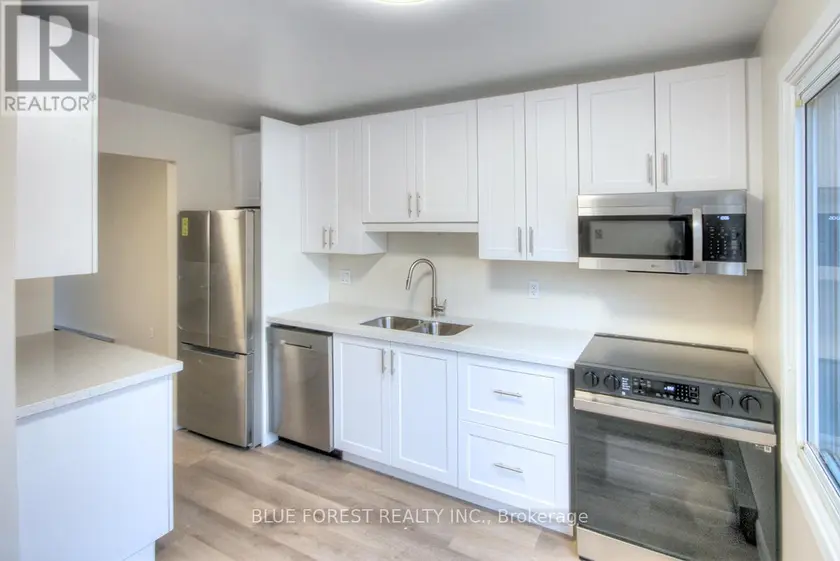 Townhouse at 100 - 690 LITTLE GREY STREET, London East