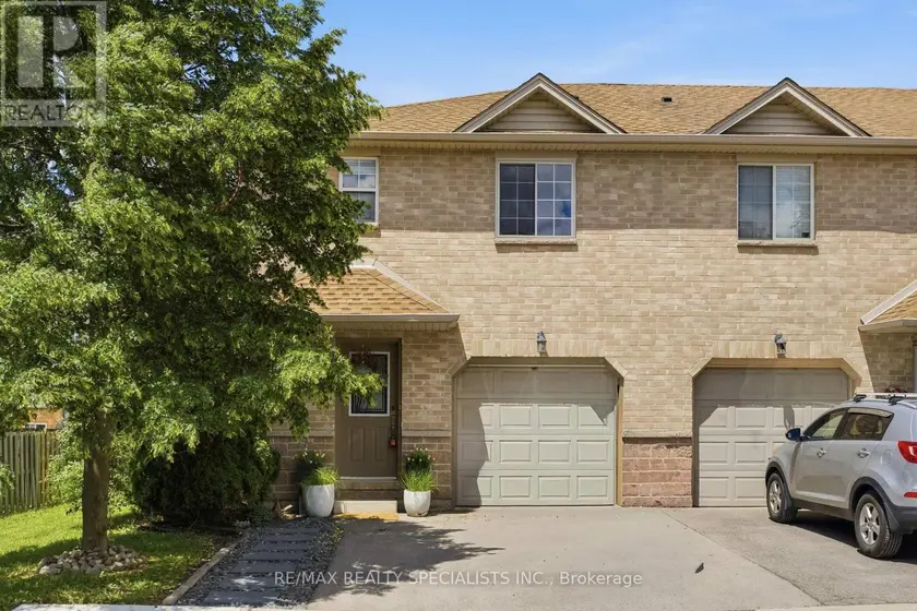 Townhouse at 10 - 39 PINEWOODS DRIVE, Hamilton