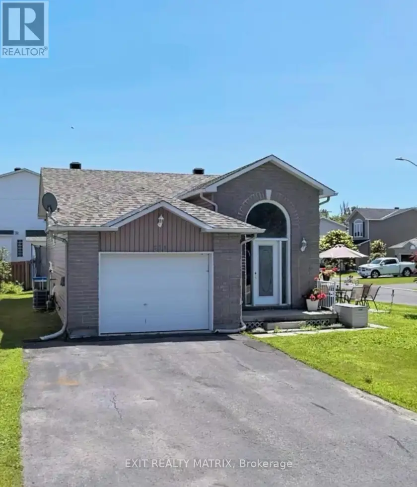 Detached at B - 239 STIVER STREET, Russell
