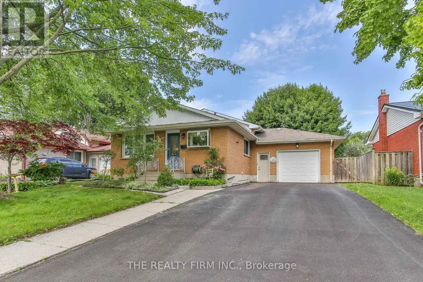 Detached at 13 VANBUSKIRK DRIVE, St. Thomas