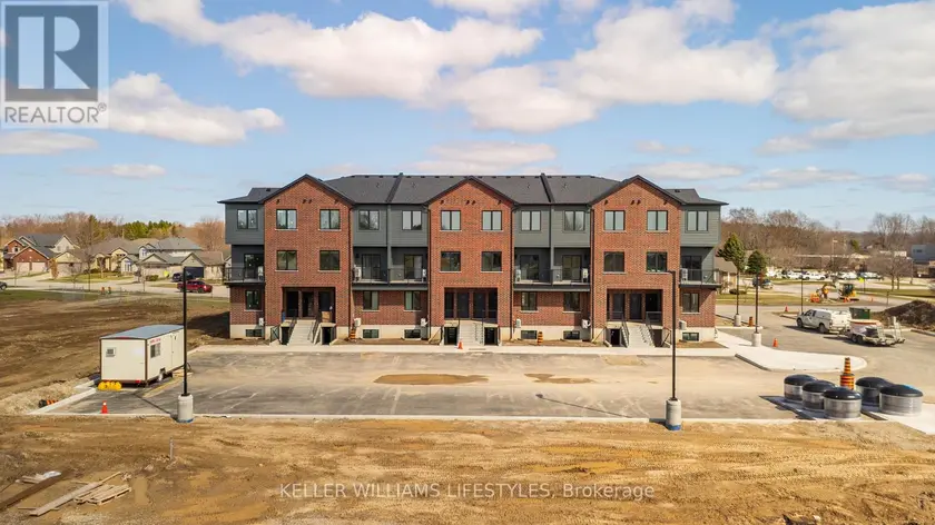 Townhouse at 82 - 470 DARCY DRIVE, Strathroy-Caradoc