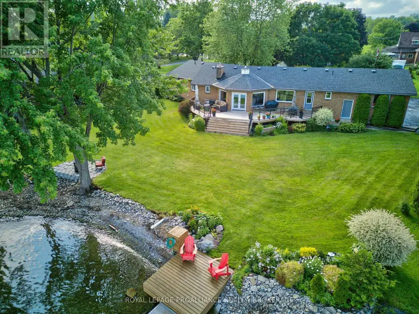 Detached at 535 MAIN STREET, Loyalist