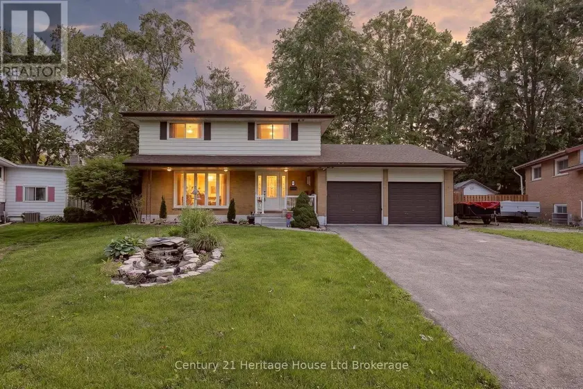 Detached at 12 JUBILEE PLACE, Woodstock