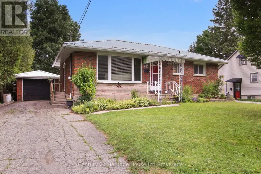 Detached at 683 COLLEGE AVENUE, Woodstock