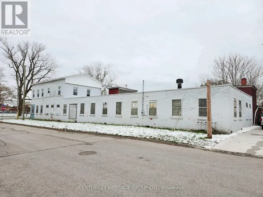 Multiplex at 203 NIAGARA BOULEVARD, Fort Erie