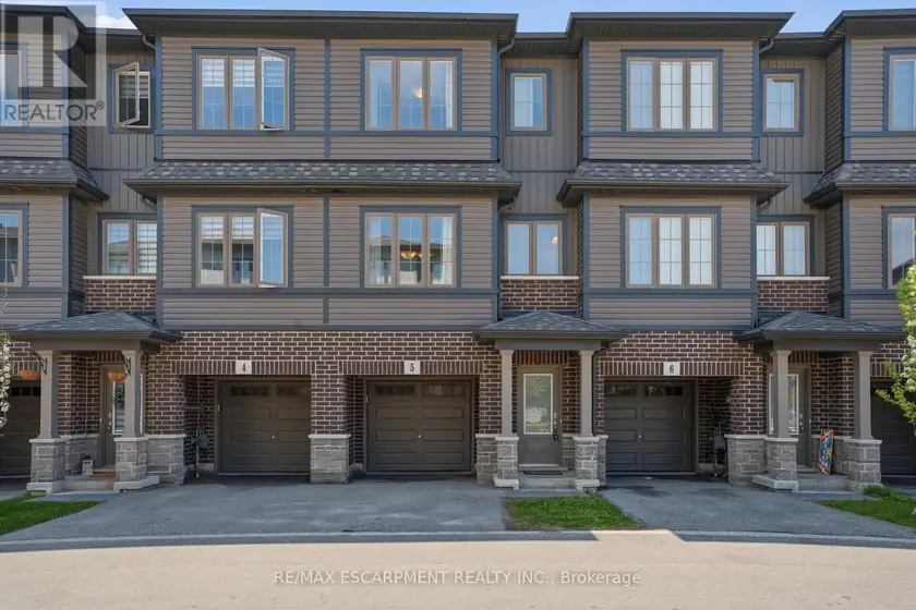 Townhouse at UNIT 5 - 124 COMPASS TRAIL, Cambridge