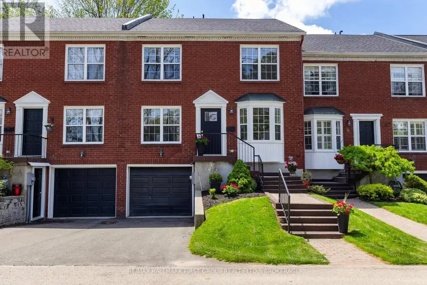 Townhouse at 15 COUNTRY CLUB PLACE, Brockville