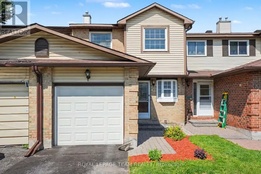 Townhouse at 42 SUNDBACK LANE, Ottawa