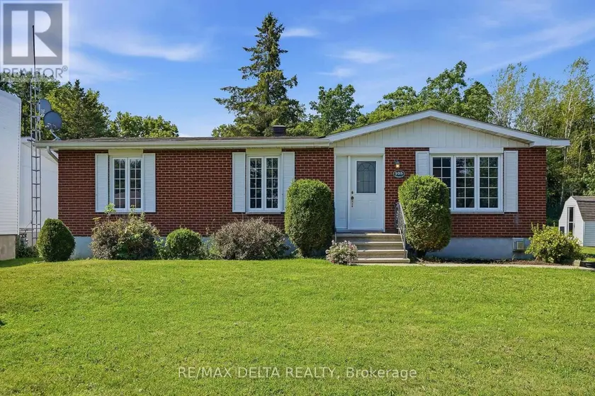 Detached at 105 FOURNIER STREET, Champlain