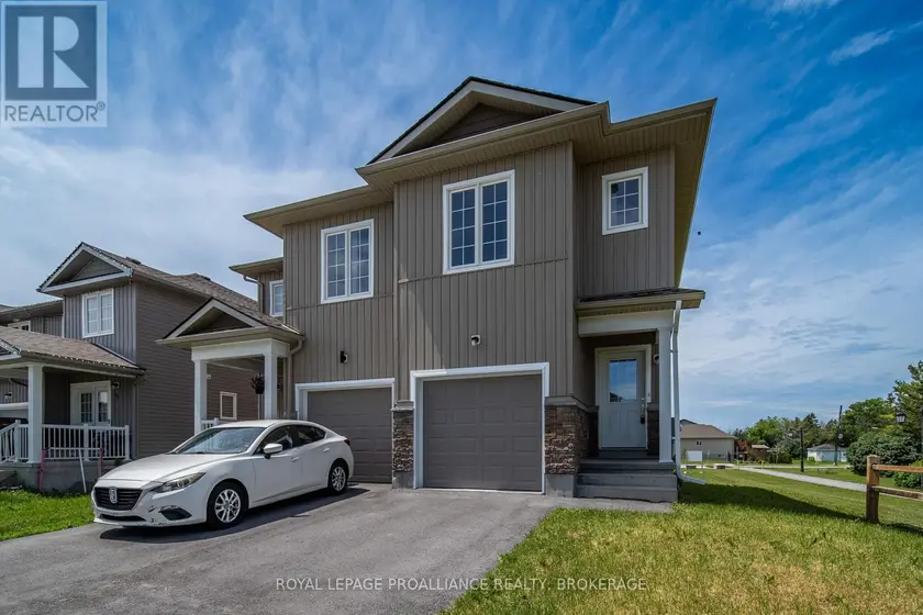 Semi-Detached/Link at 40 TEGAN COURT, Loyalist