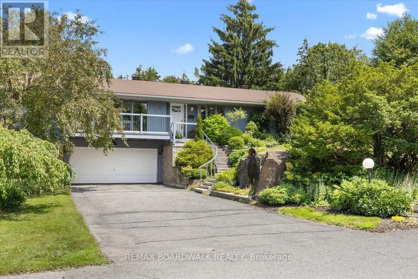 Detached at 15 SELWYN CRESCENT, Ottawa