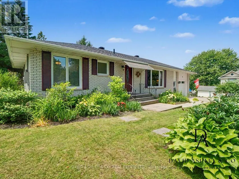 Detached at 4 QUEEN STREET, Rideau Lakes