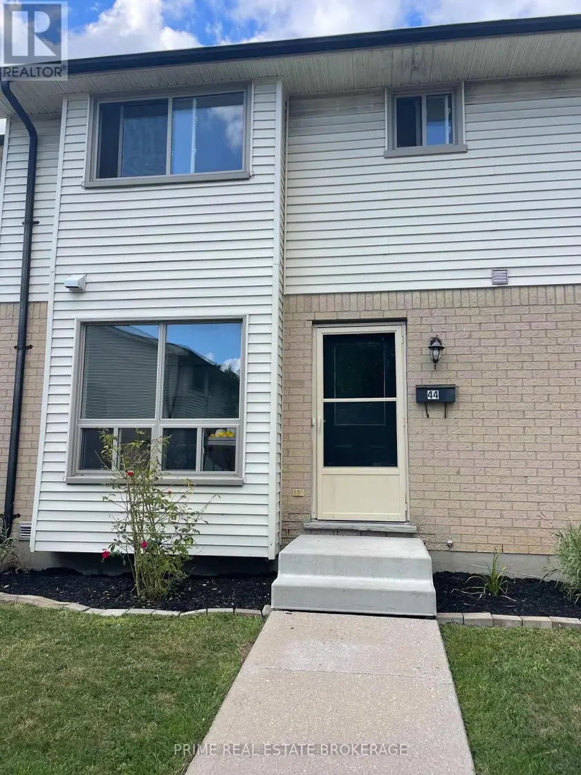 Townhouse at 44 - 355 SANDRINGHAM CRESCENT, London South