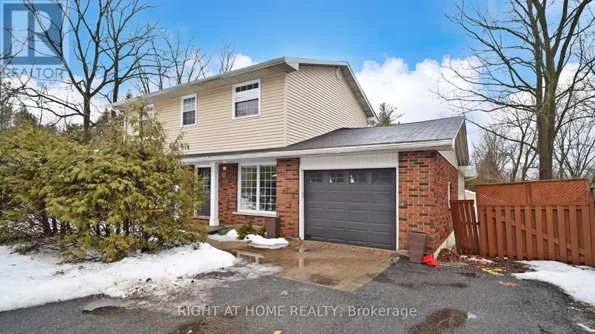 Detached at 301 GARNER ROAD E, Hamilton
