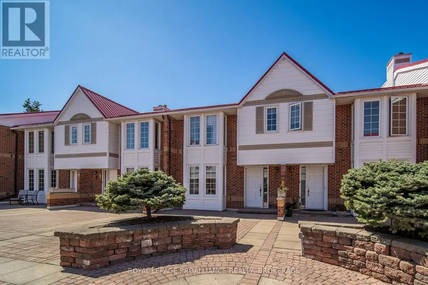 Townhouse at 66 - 1 PLACE D'ARMES, Kingston