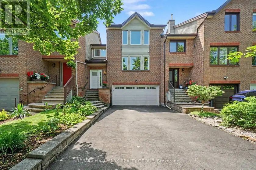 Townhouse at 48 DUNBARTON COURT, Ottawa
