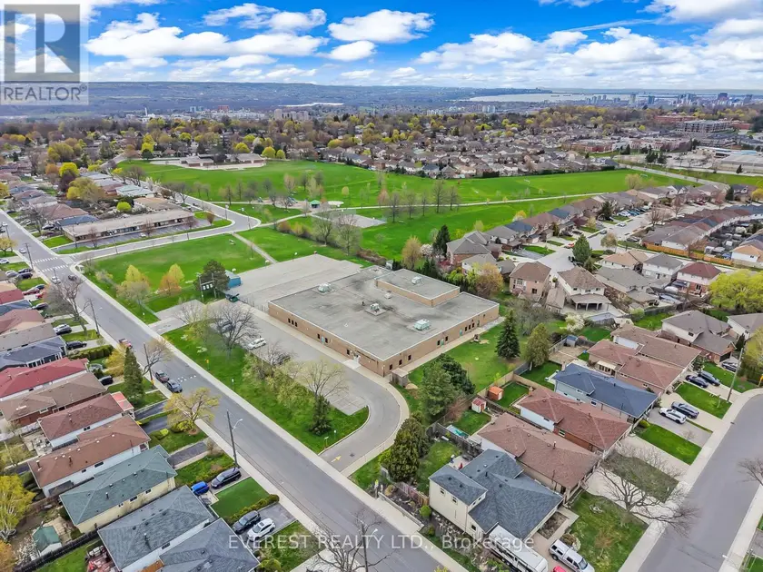Detached at 27 LAVINA CRESCENT, Hamilton