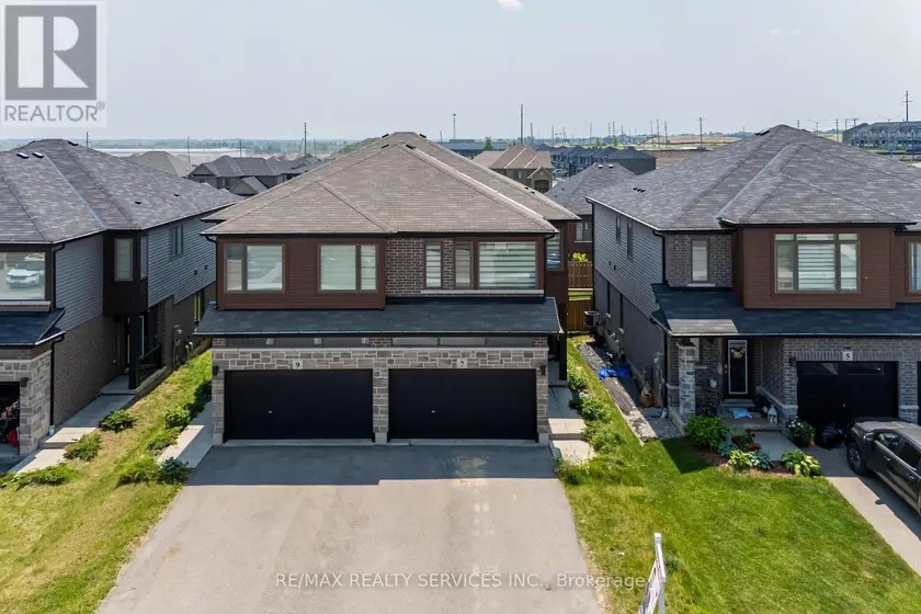 Semi-Detached/Link at 7 BAKER LANE, Brant (Paris)