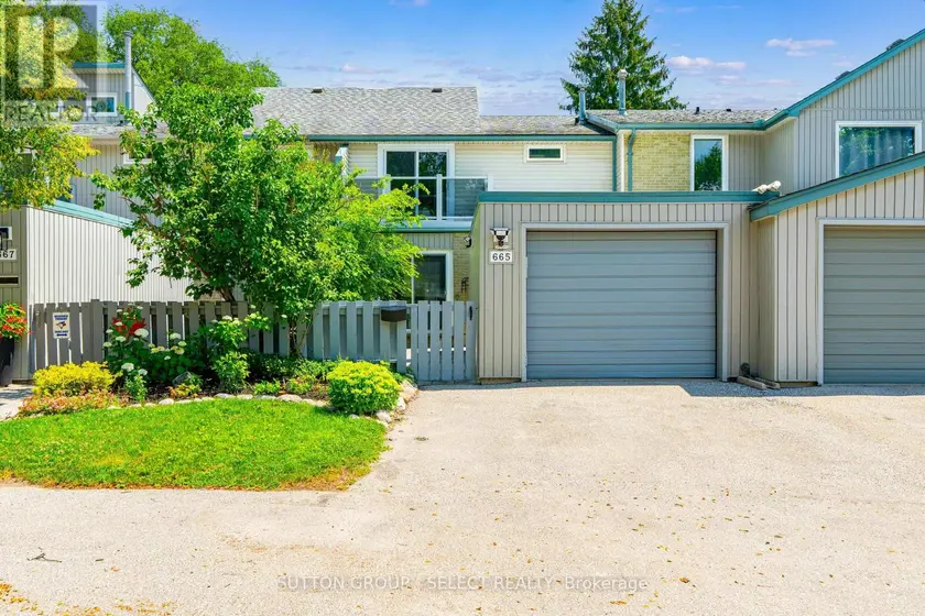 Townhouse at 665 WOODCREST BOULEVARD, London South