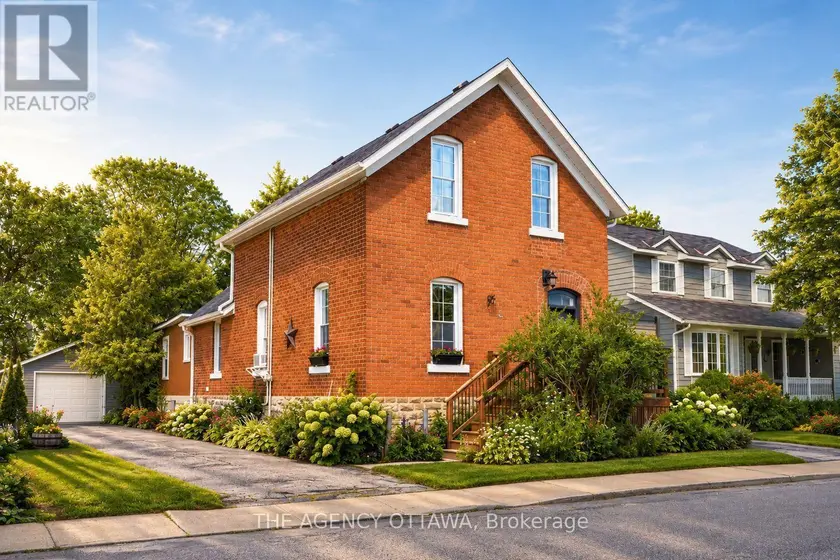 Detached at A & B - 33 NAPOLEON STREET, Carleton Place
