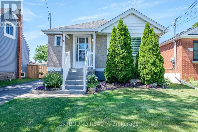 Detached at 28 EAST 39TH STREET, Hamilton