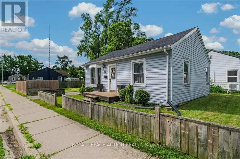 Detached at 39 SANDERSON STREET, Brantford