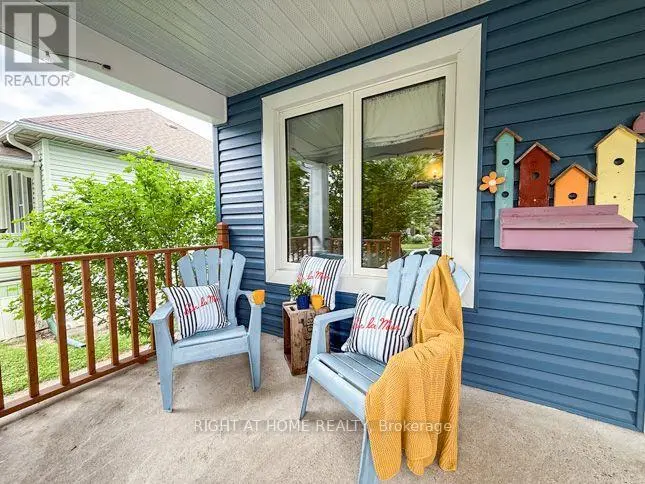 Detached at 114 COLLEGE AVENUE, Sarnia
