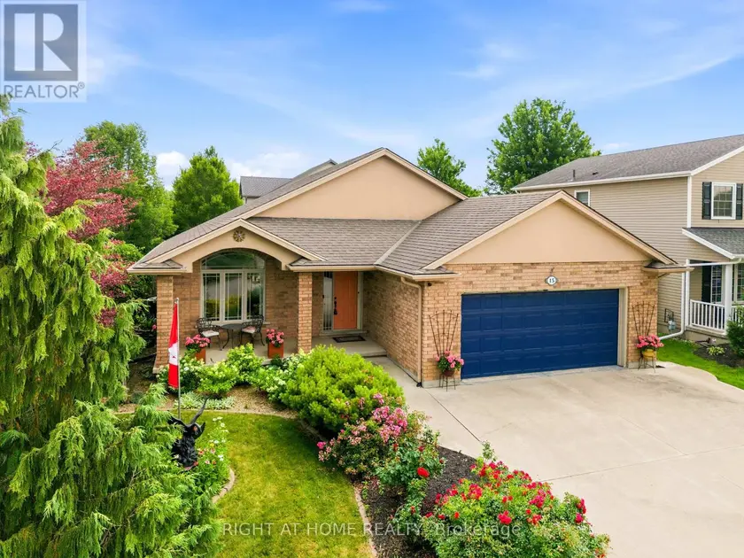 Detached at 15 HOPE AVENUE, Niagara-on-the-Lake