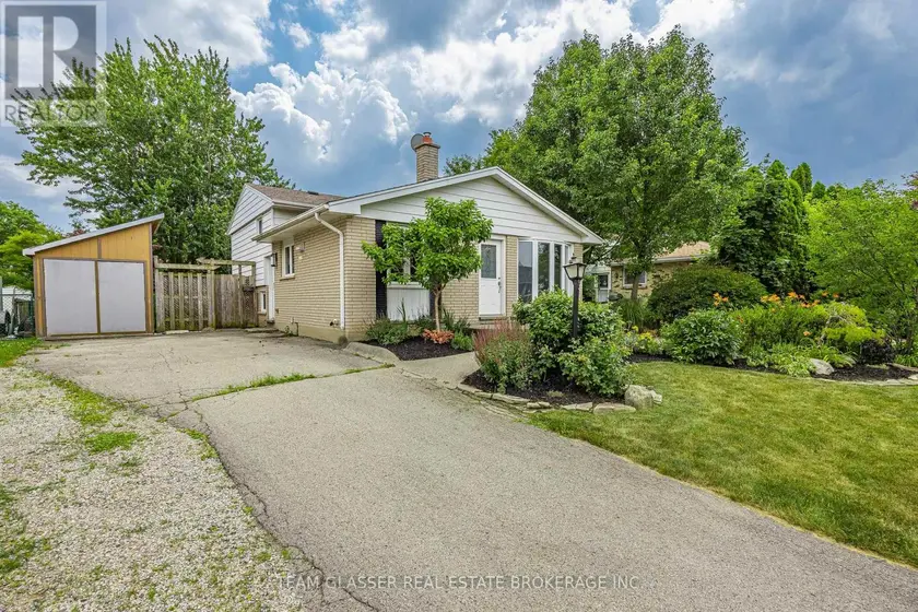 Detached at 6 HEATH PLACE, London South