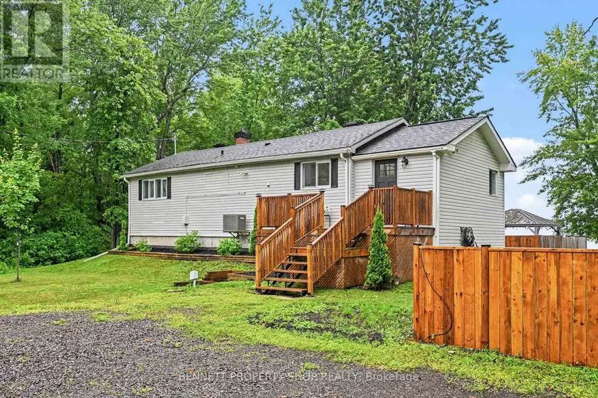 Detached at 102 MOORHEAD DRIVE, Ottawa