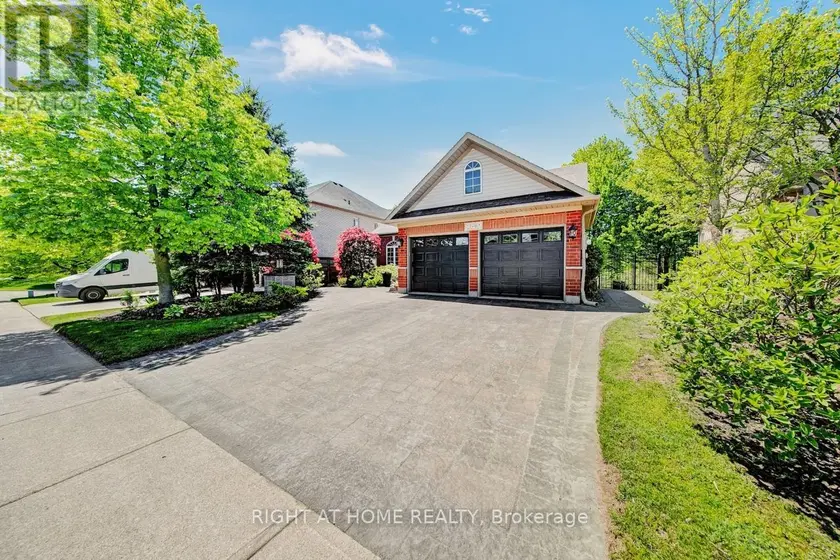 Detached at 126 MOORE CRESCENT, Hamilton (Ancaster)