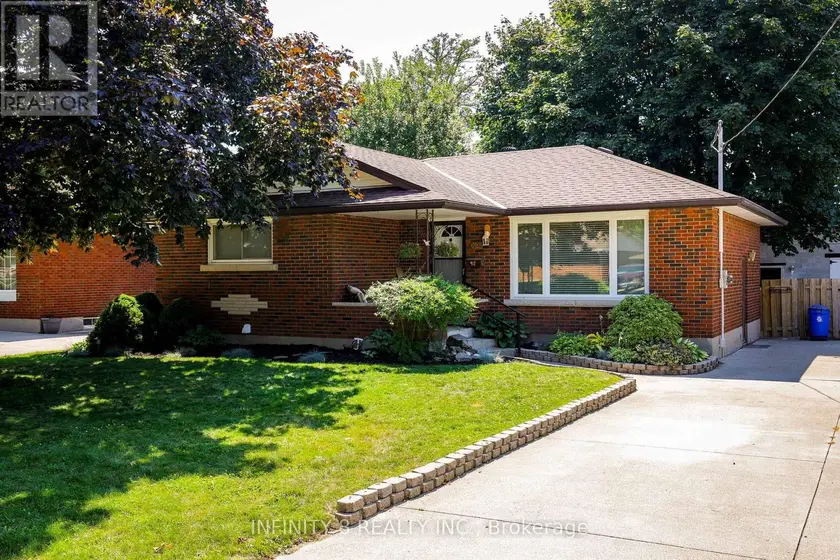 Detached at 39 HOWARD AVENUE E, St. Catharines