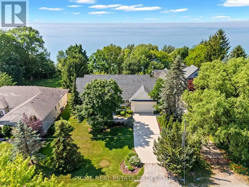 Detached at 4710 LAKESIDE STREET, Plympton-Wyoming