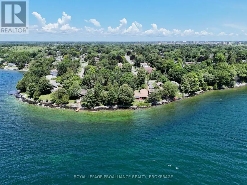 Detached at 19 LAKELAND POINT DRIVE, Kingston