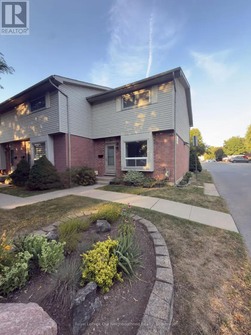 Townhouse at 70 - 226 HIGHVIEW AVENUE W, London